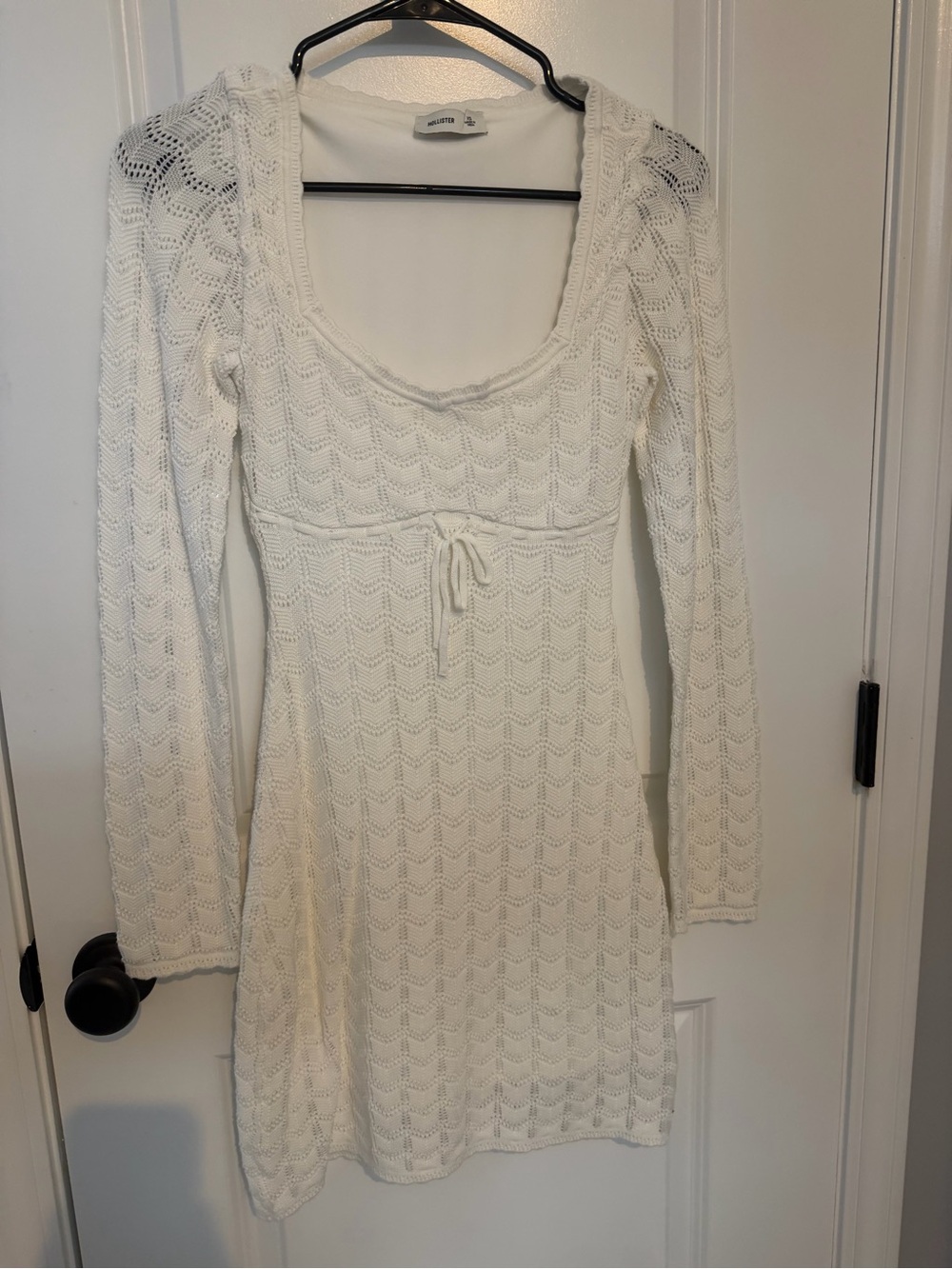 Hollister White Knit Long-Sleeve Scoop Dress XS